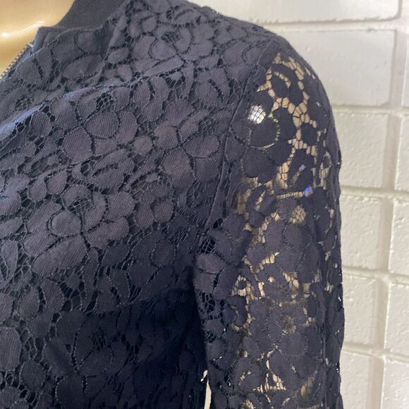 G by Guess blk fitted lace bomber style jacket/top. Sheer sleeves. Zip front - Picture 4 of 10